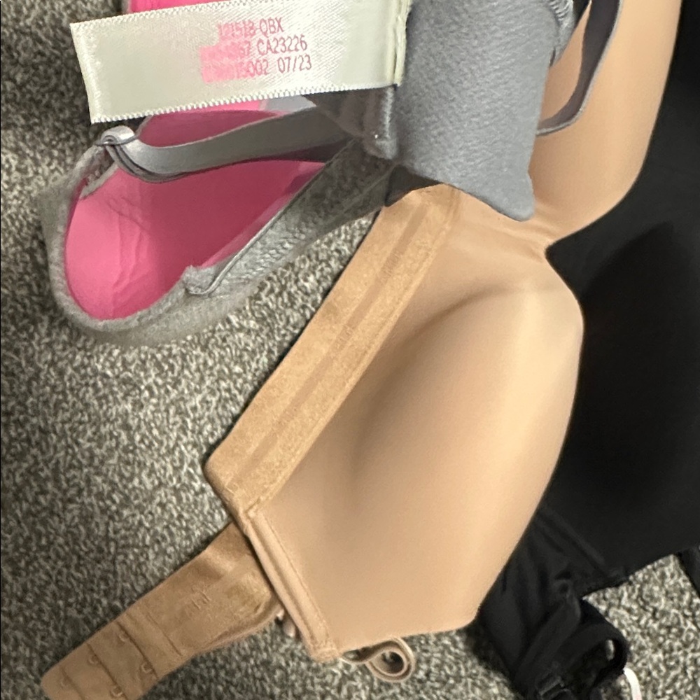 PINK —Wireless lightly lined bra’s - Picture 4 of 4